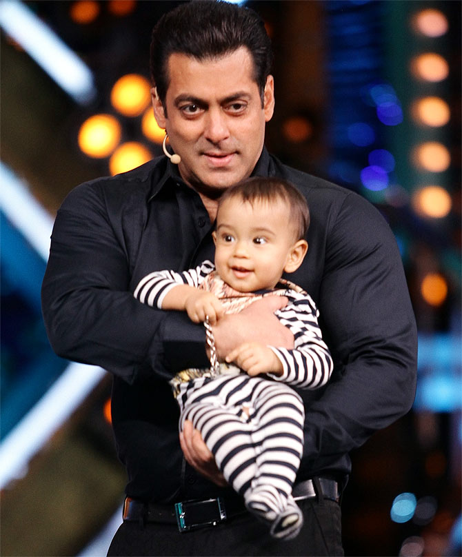 salman-khan-Ahil-Sharma-bigg-boss-10